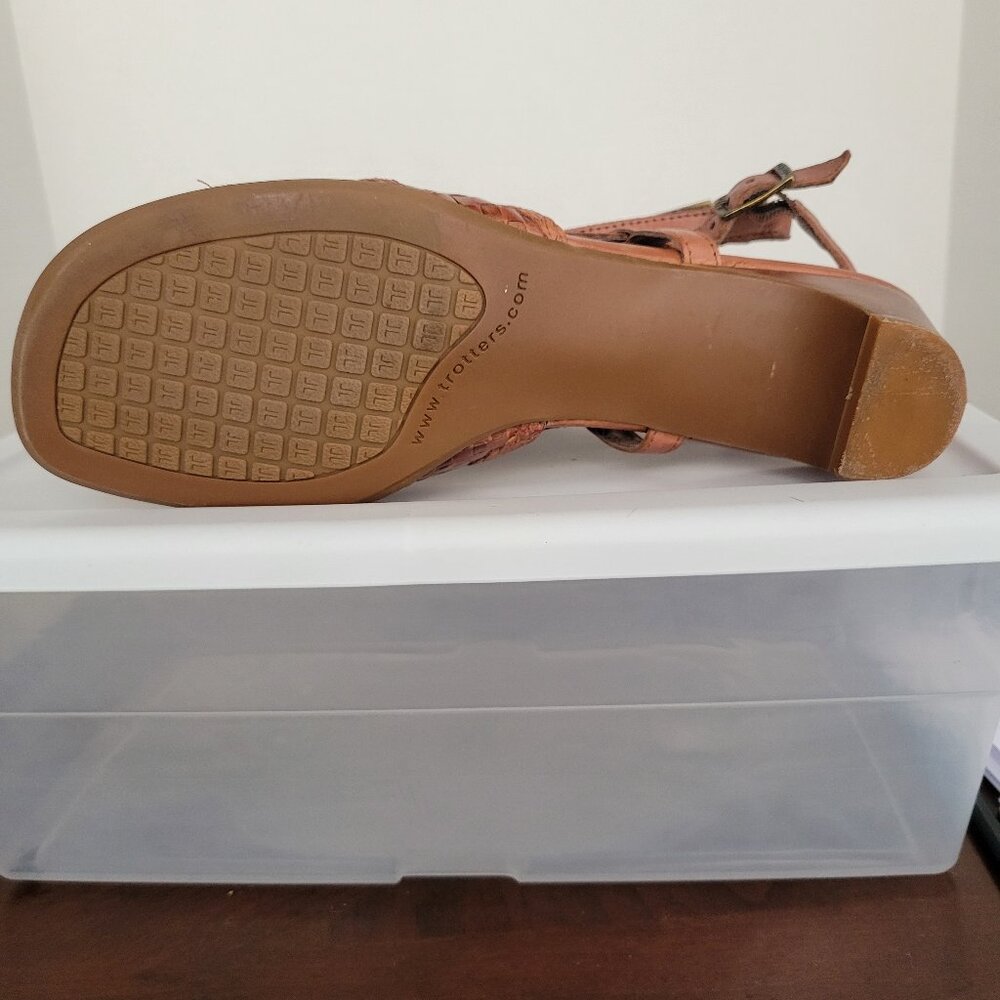 Women's Woven Leather Tan Sandals - Picture 4 of 4